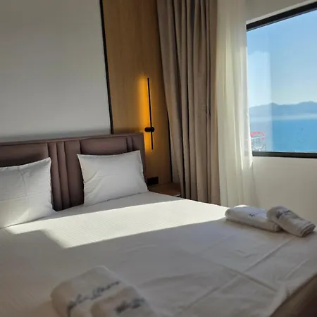 Blue Waves & * Sarandë